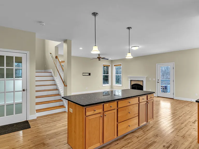 366 Colchester Ave — Photo 14