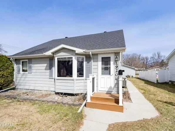1920 9th Ave N, Grand Forks, ND 58203
