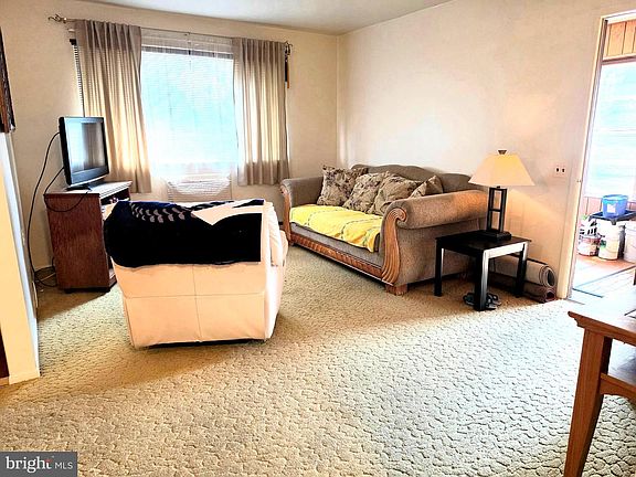 4th image of 27 Salem Dr #C