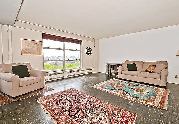 4th image of 70 La Salle St #12D