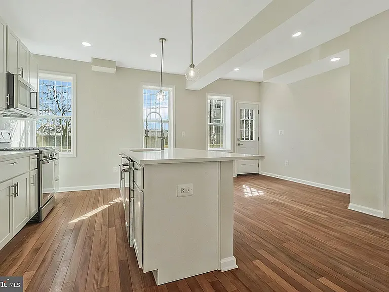 444 Kenyon St NW — Photo 13