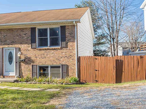 3rd image of 948 Northfield Ct