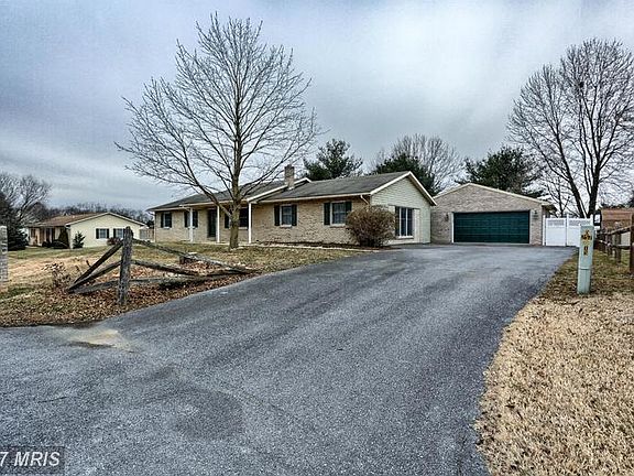 2nd image of 813 Tower Dr