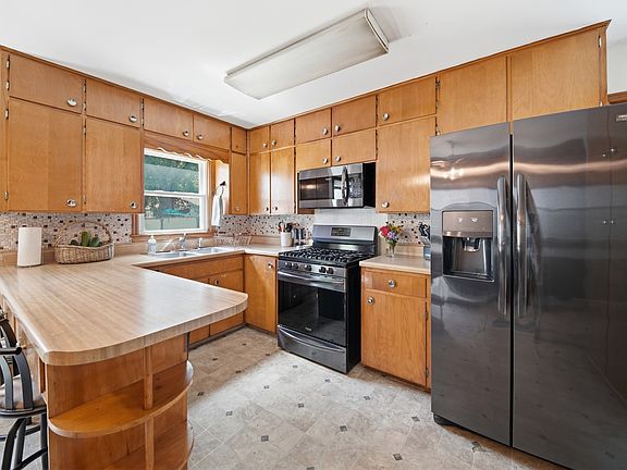 5th image of 3900 Amherst St