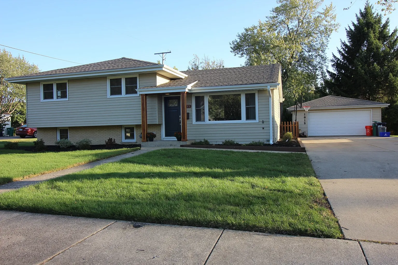 1015 E Emerson Ave photo 1