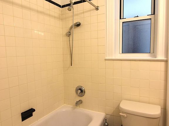 5th image of 688 Manhattan Ave APT 2R