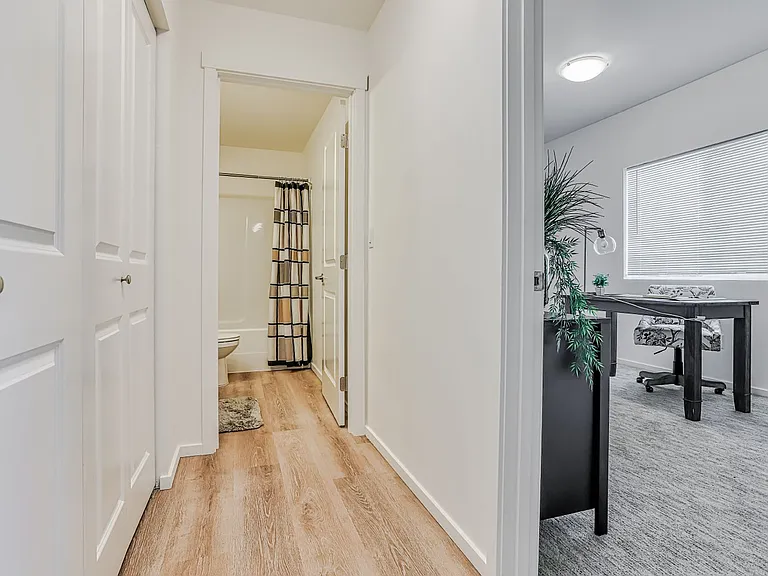 Ridgecrest Apartments — Photo 34
