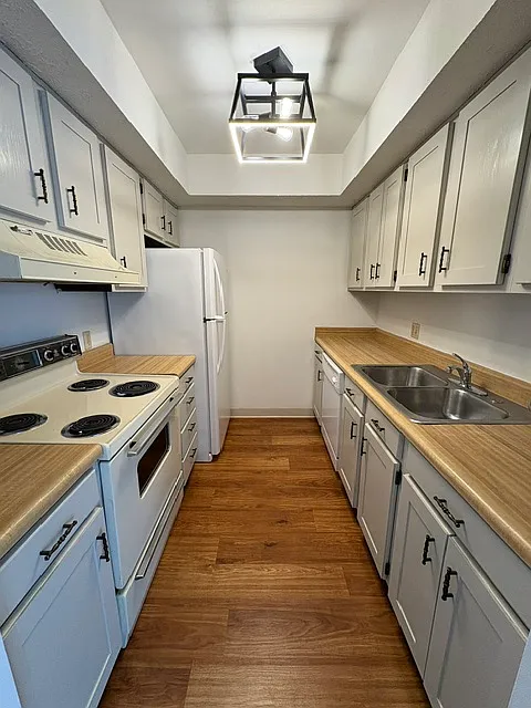 2 bed, 792 sqft, $945 — Photo 2