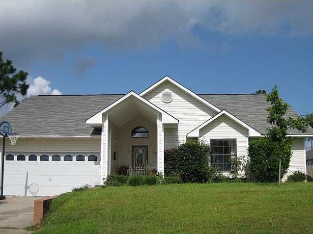 Welcome to 2427 Houston Cir!