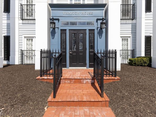 12926 University Cres APT 2C, Carmel, IN 46032
