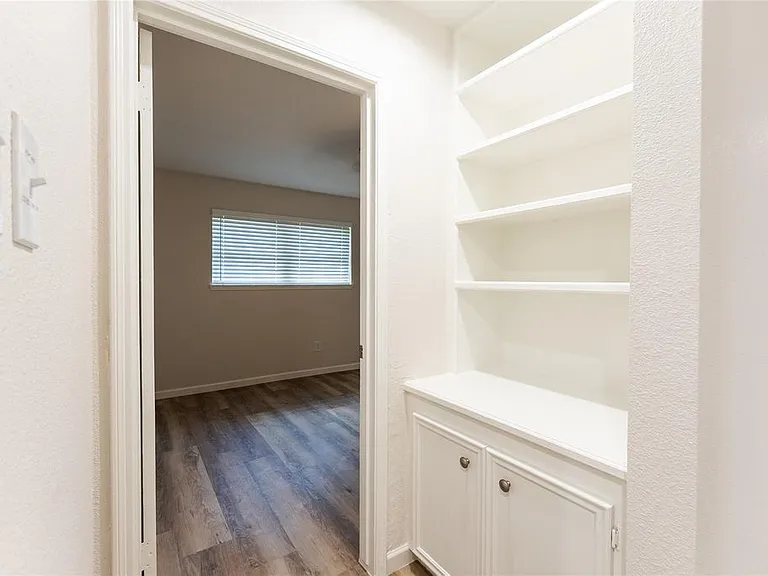 15823 Kueben Ln — Photo 16
