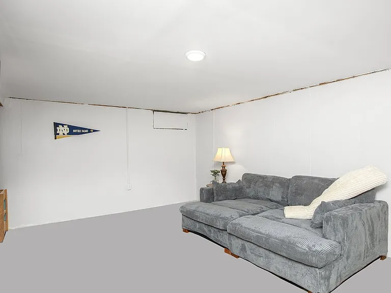 2828 Macarthur Ave — Photo 18