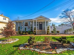 23 Sherbrooke Rd, West Babylon, NY 11704