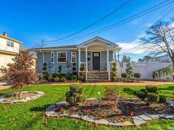 23 Sherbrooke Road, West Babylon, NY 11704