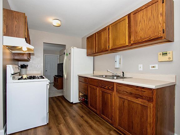 3rd image of 241 Glen Ave