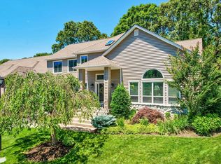 11 Stone Gate Ct, Smithtown, NY 11787
