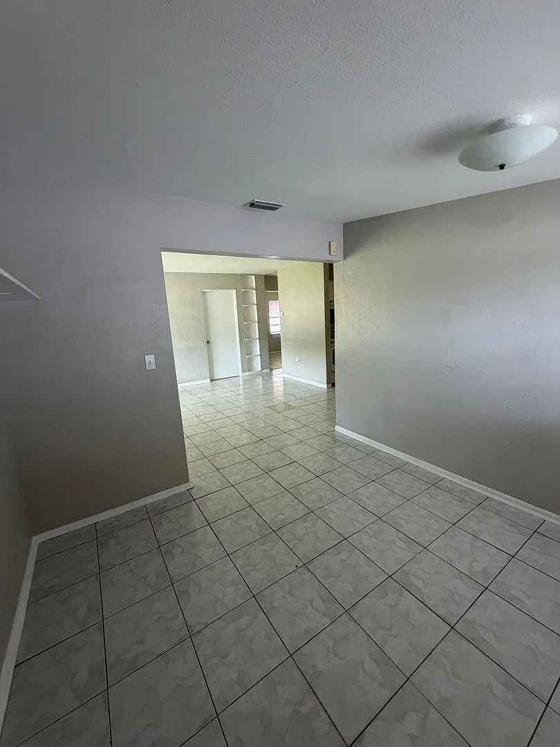 Charming 3-Bedroom Home in St. Petersburg! — Photo 2