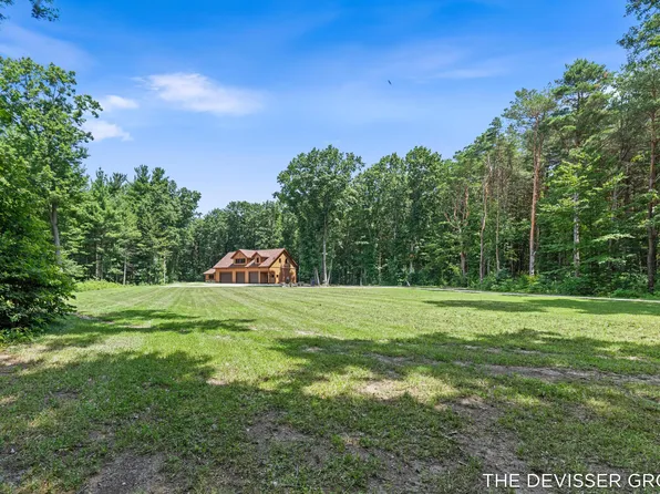 5837 Timber Bluff Trl, Fennville, MI 49408
