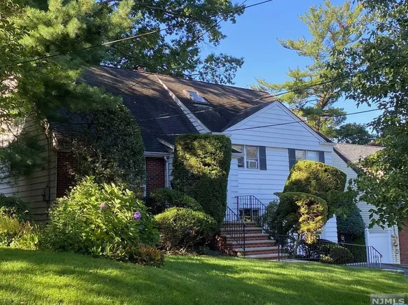 368 Vandelinda Ave, Teaneck, NJ 07666
