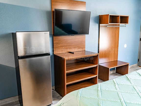 4th image of 300 Merchant Dr #206