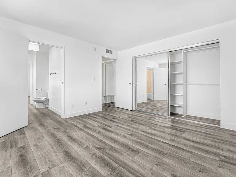 10908 Blix St #4 — Photo 7