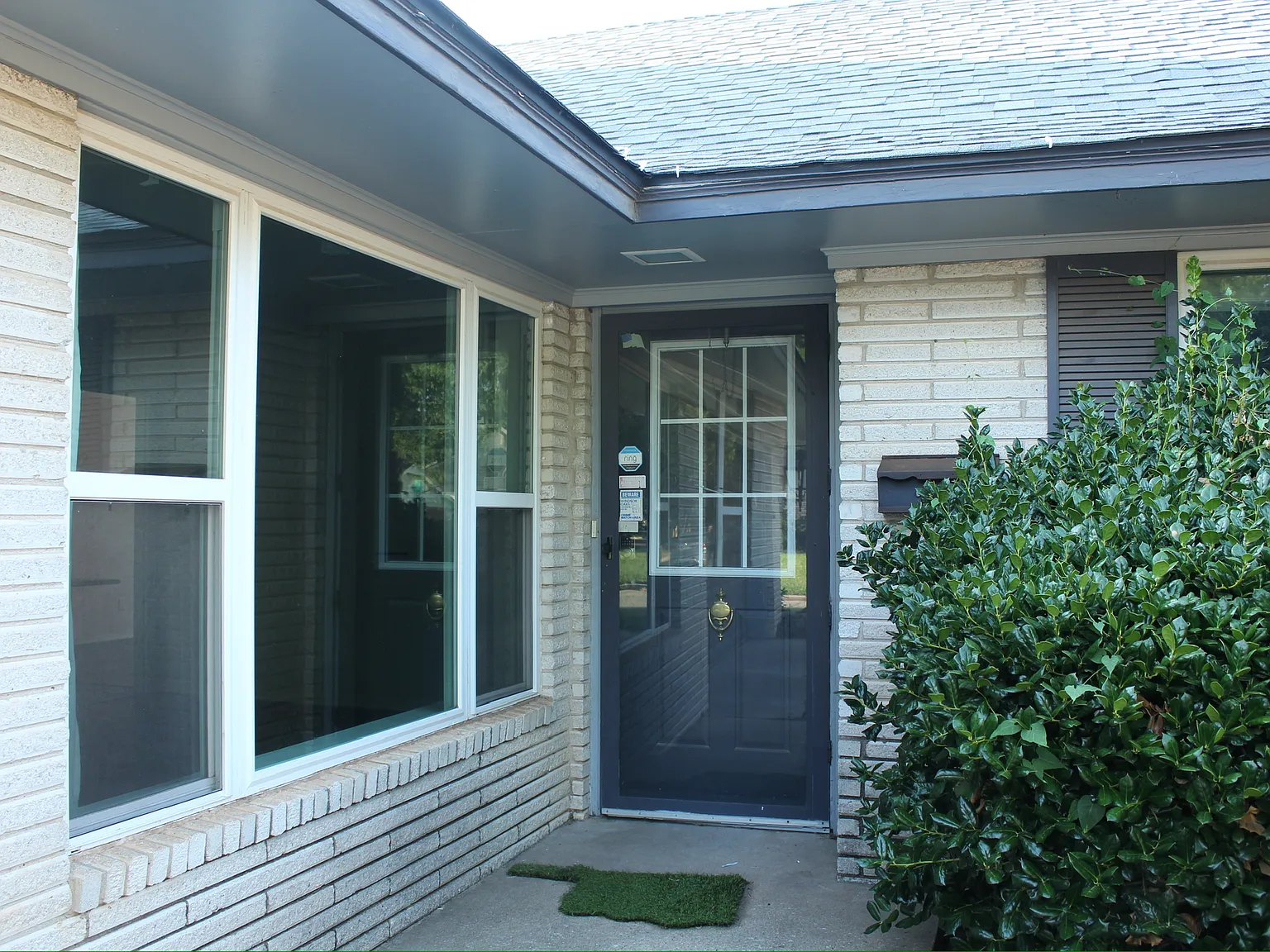 3 bed, 1.5 bath, 1402 sqft, $1,450 — Photo 2