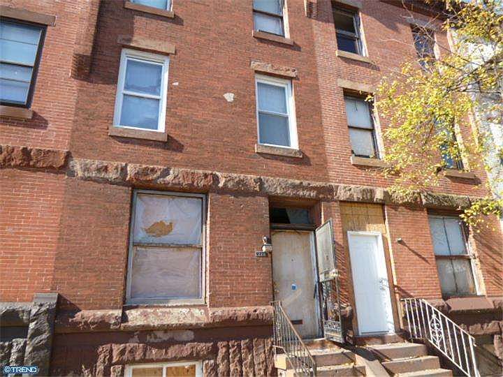 1st image of 908 E Schiller St