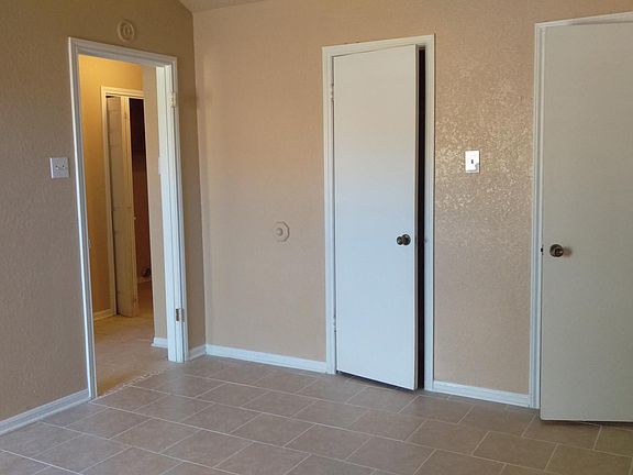 3rd image of 2222 Spicewood Dr