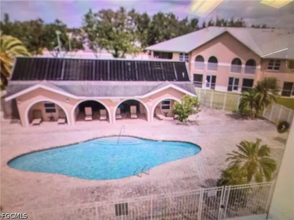 28 Cosmopolitan Dr Unit 15, Lehigh Acres, FL 33936
