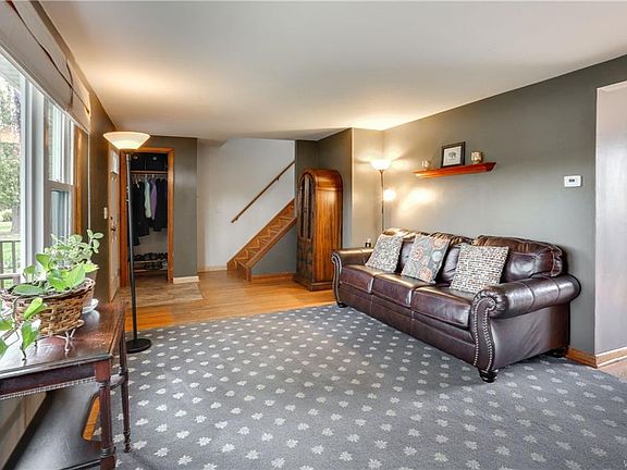 5th image of 238 Creekside Dr