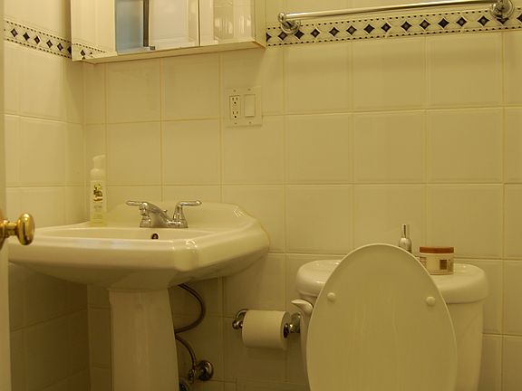 3rd image of 200 W 90th St Unit 15U