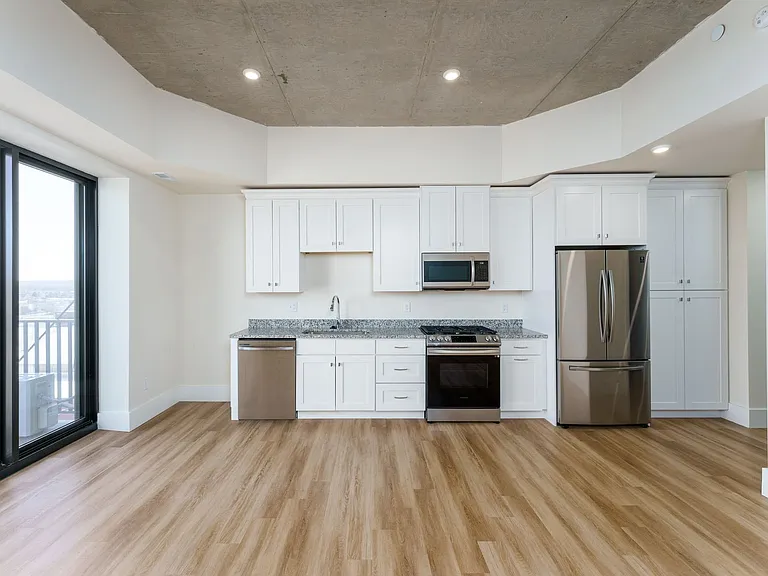300 East Apartments — Photo 54