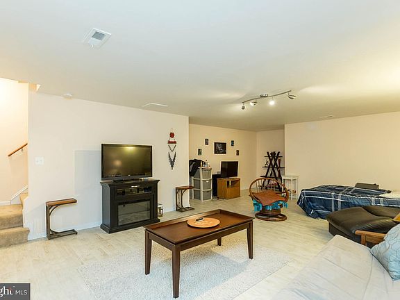 2nd image of 811 Madison Ct