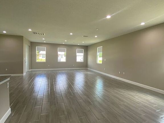 2nd image of 6557 Taxiway Cir