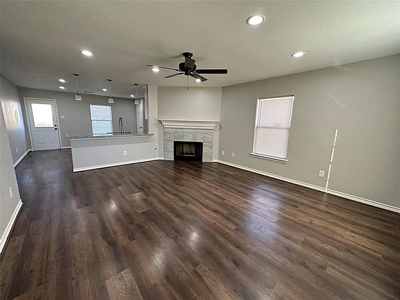 5th image of 627 Northvalley Dr
