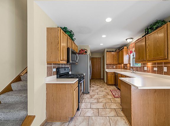 5th image of 5824 Emerald Pointe Dr