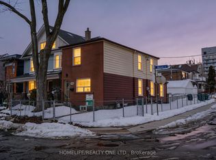 104 Benson Ave, Toronto, ON M6G2J1