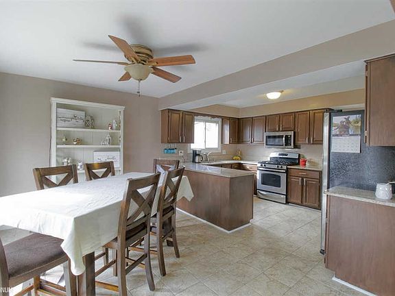 5th image of 41730 Balfour Dr