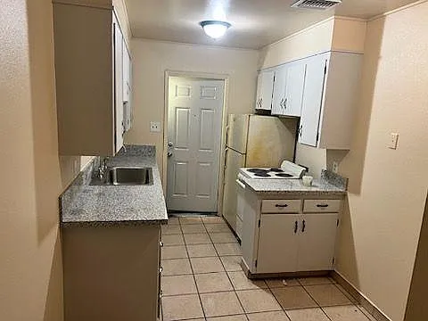 2109 W Princeton Ave — Photo 4