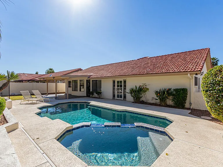 9138 E Davenport Dr — Photo 36