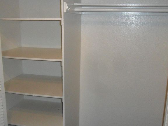 4th image of 24075 Aylesbury Dr
