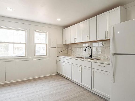 3rd image of 33061 Alanson Ct