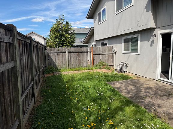 3rd image of 1322 Q St