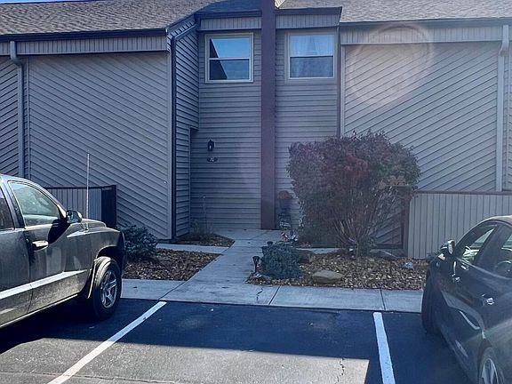 3rd image of 65 Lakeshore Ter Unit 20