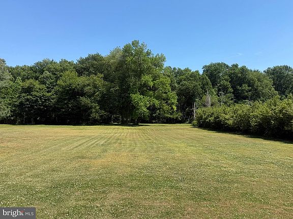 2nd image of 1420 Barclay Rd