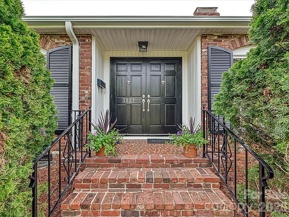 3rd image of 3927 Barclay Downs Dr
