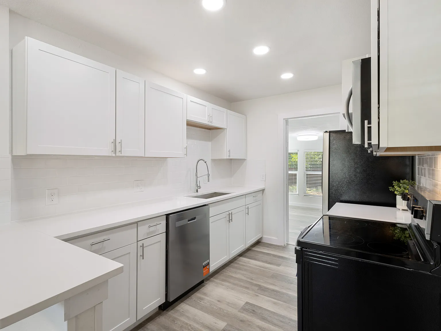 3 bed, 1484 sqft, $2,095 — Photo 2