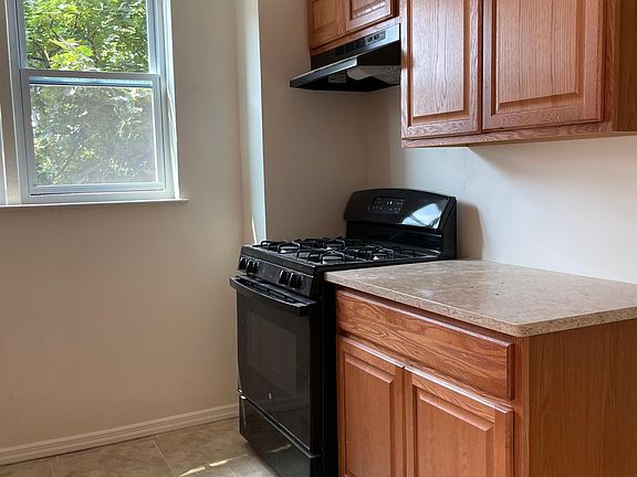 3rd image of 1116 E 89th St