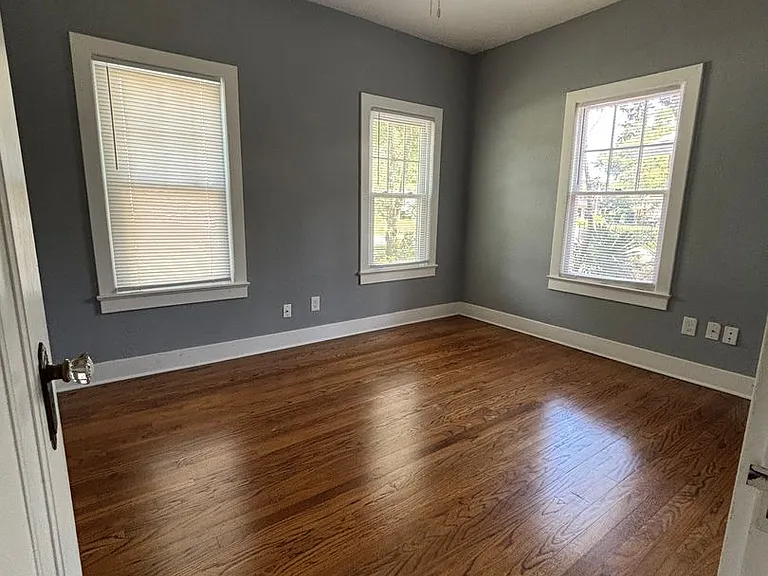 211 N Highland Ave — Photo 18