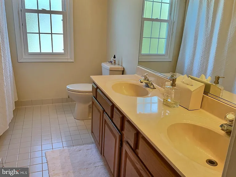 1501 Silverado Ct — Photo 25